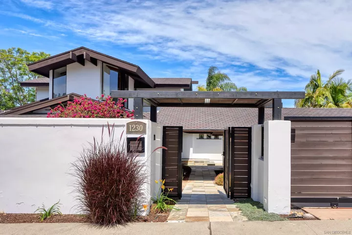 Property Photo:  1230 Nautilus  CA 92037 