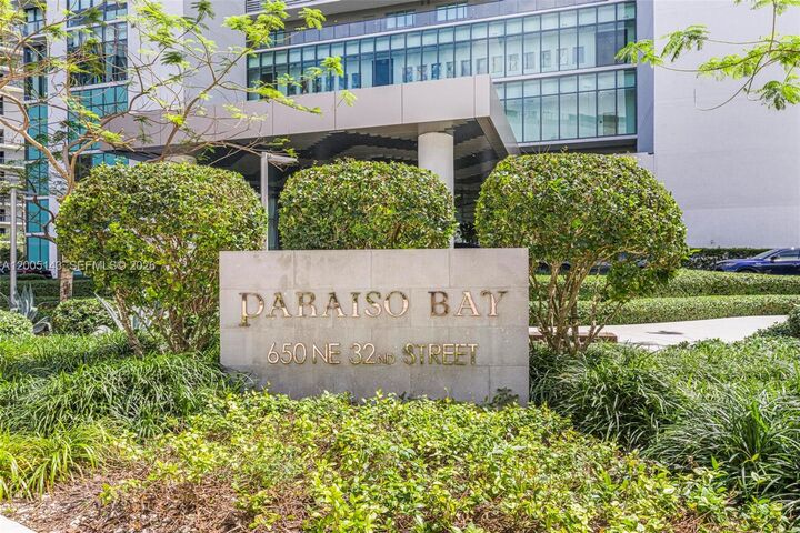 Property Photo:  650 NE 32nd St 4903  FL 33137 