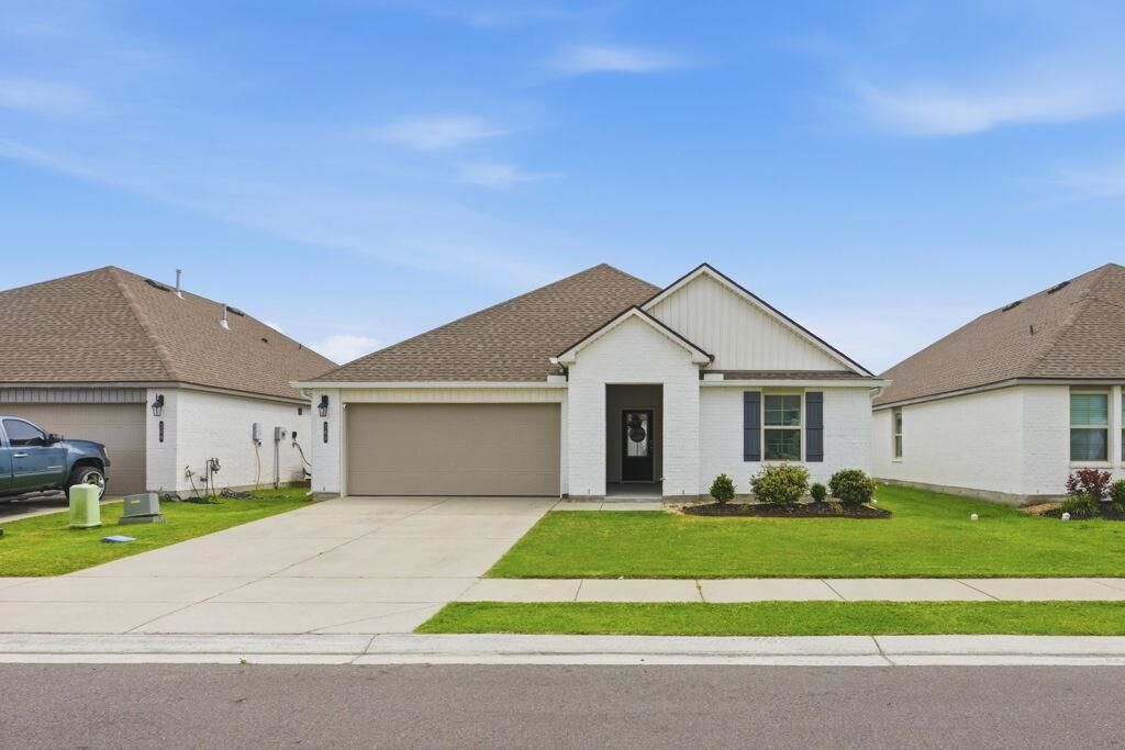 Property Photo:  265 Paisley Parkway  LA 70665 