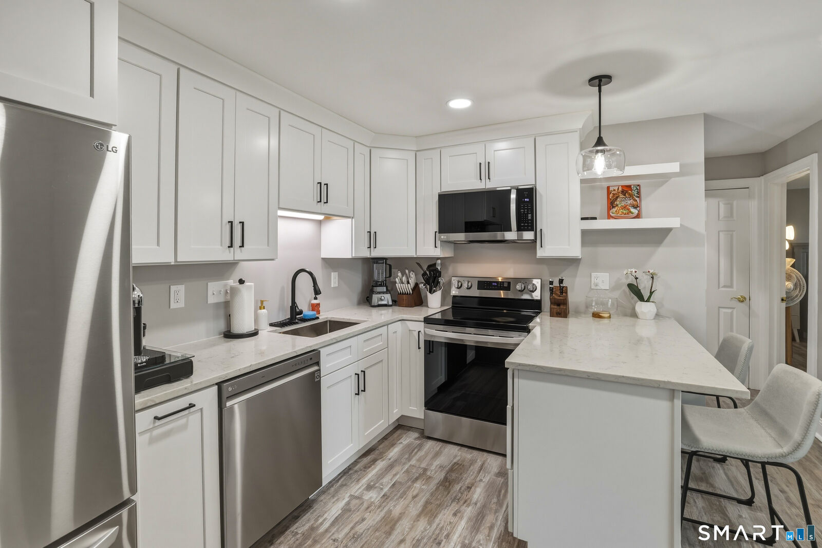 Property Photo:  6-G Country Squire Drive 6G  CT 06416 