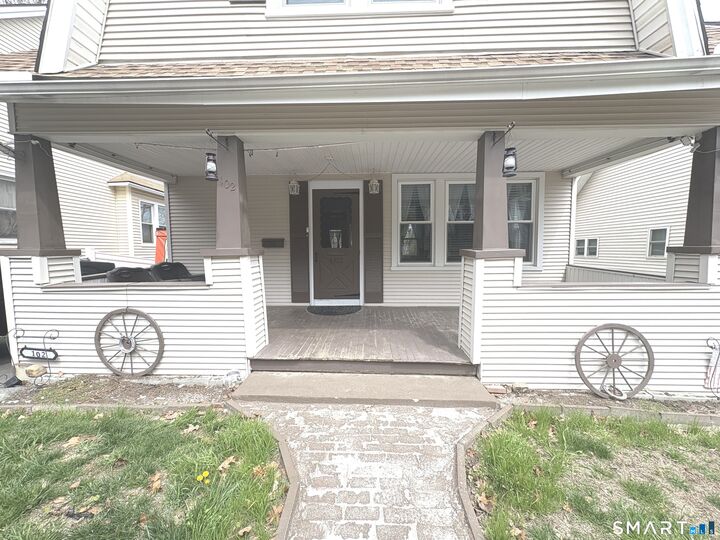 Property Photo:  102 Circuit Avenue  CT 06708 