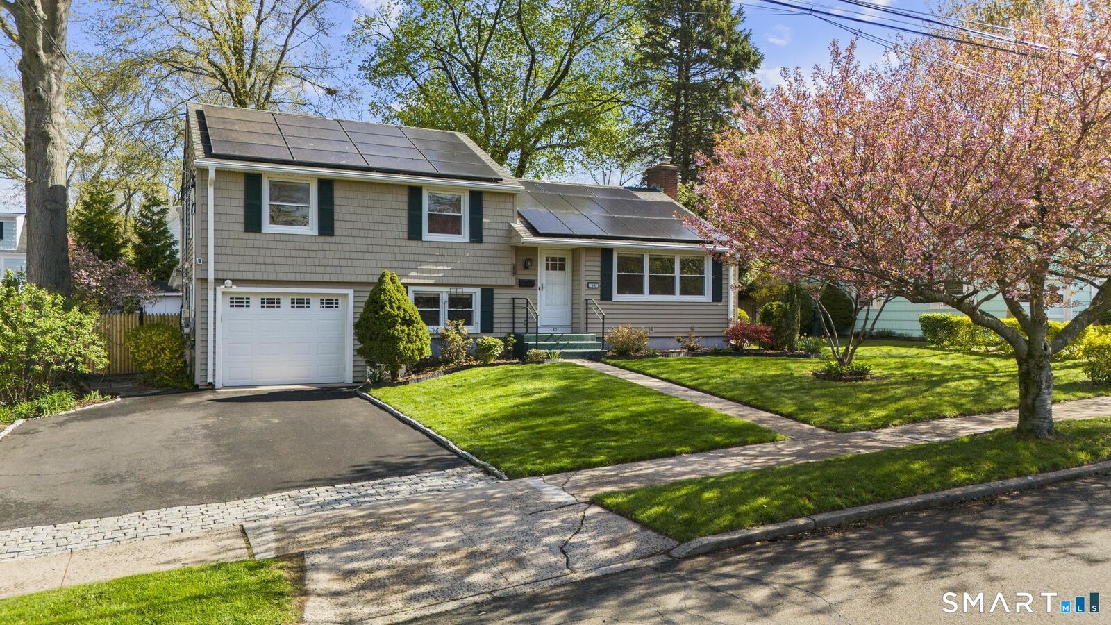 Property Photo:  50 Haverford Street  CT 06517 