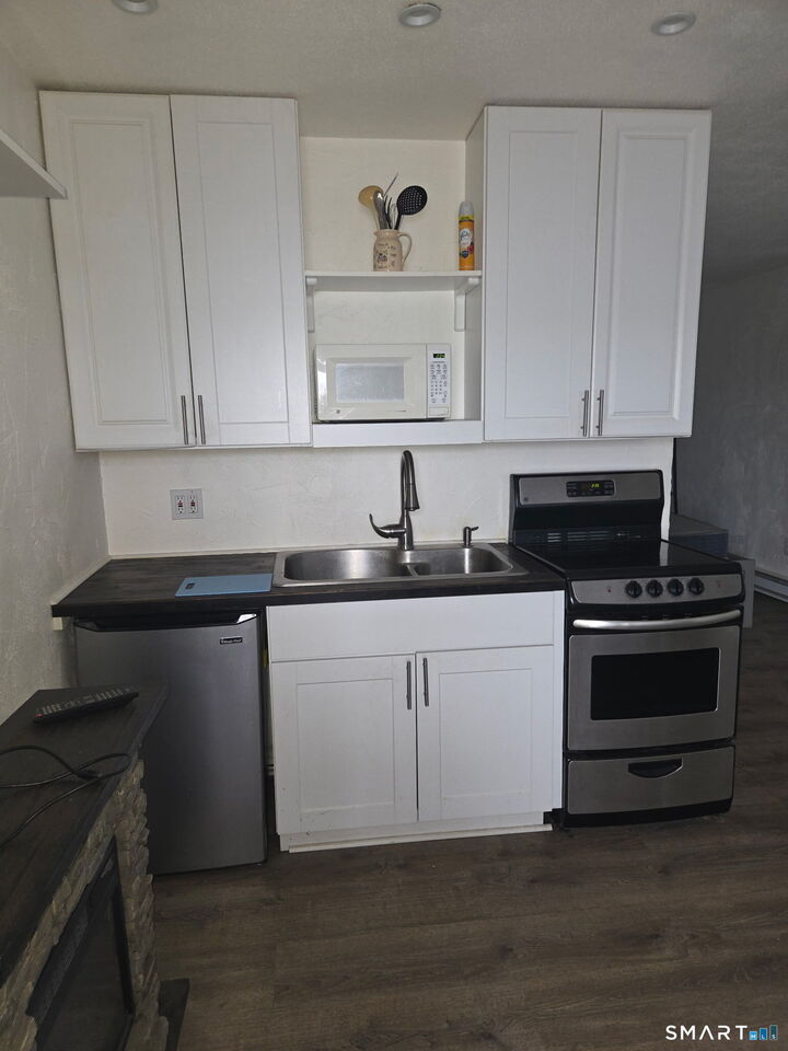 Property Photo: 212-D Pequot Avenue 212D CT 06320