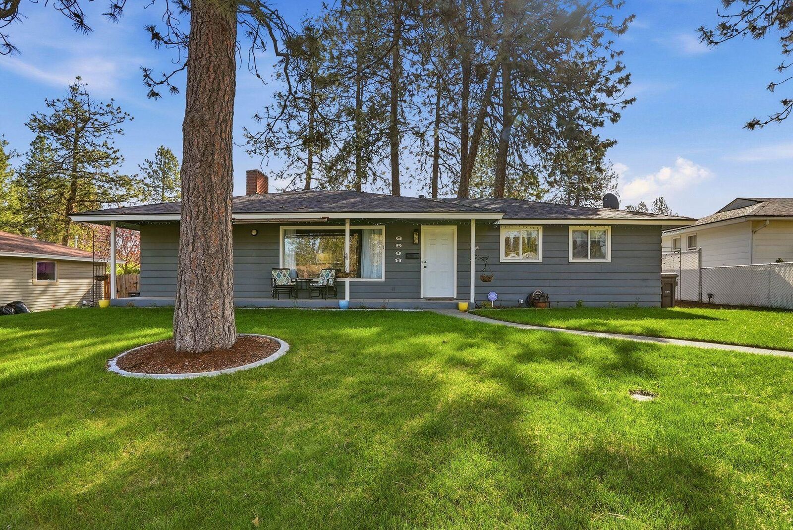 Property Photo:  6908 N Washington St  WA 99208 