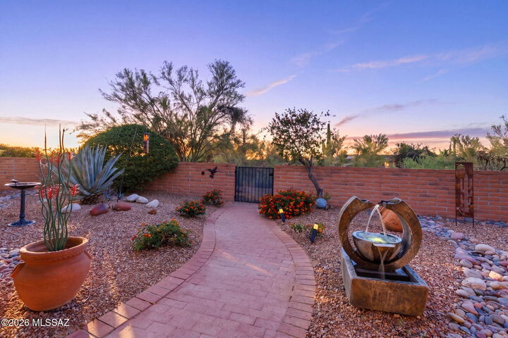Property Photo:  1915 W Hickory Hollow Lane  AZ 85704 
