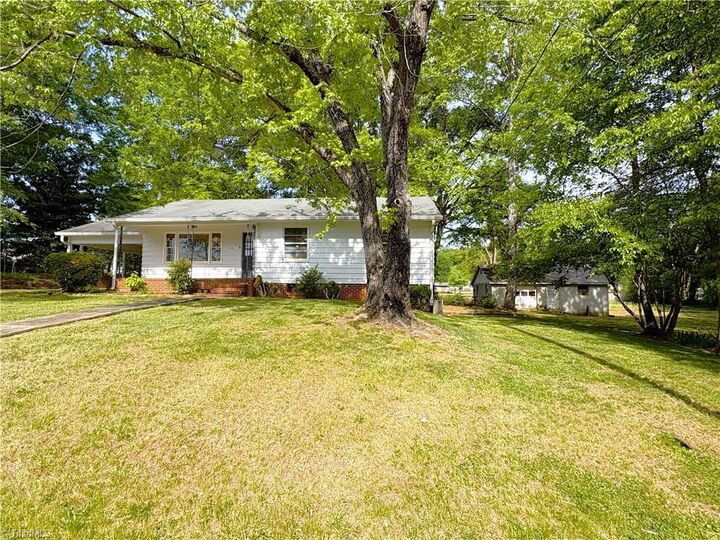 Property Photo:  106 N 11th Avenue  NC 27027 