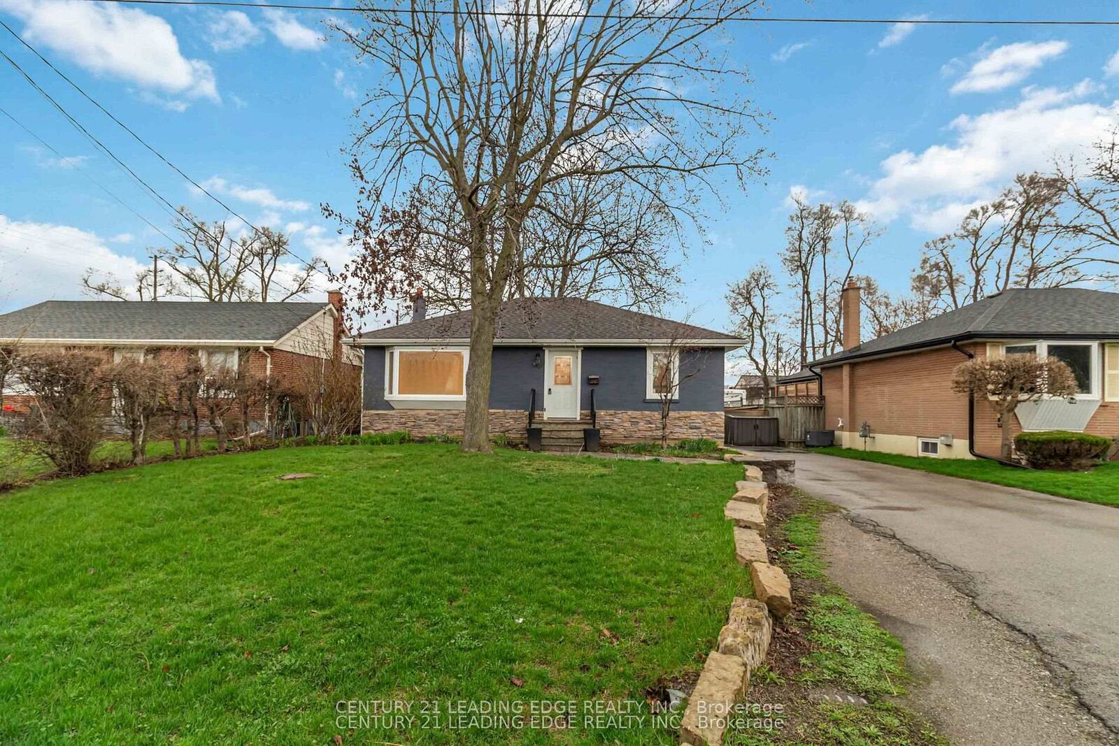 Property Photo:  623 Wickens Avenue  ON L7T 3T1 