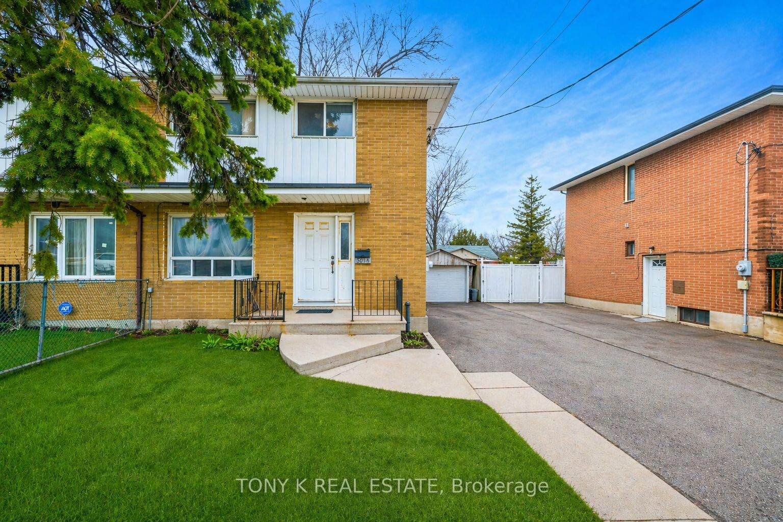 Property Photo: 3012 Keele Street ON M3M 2H3