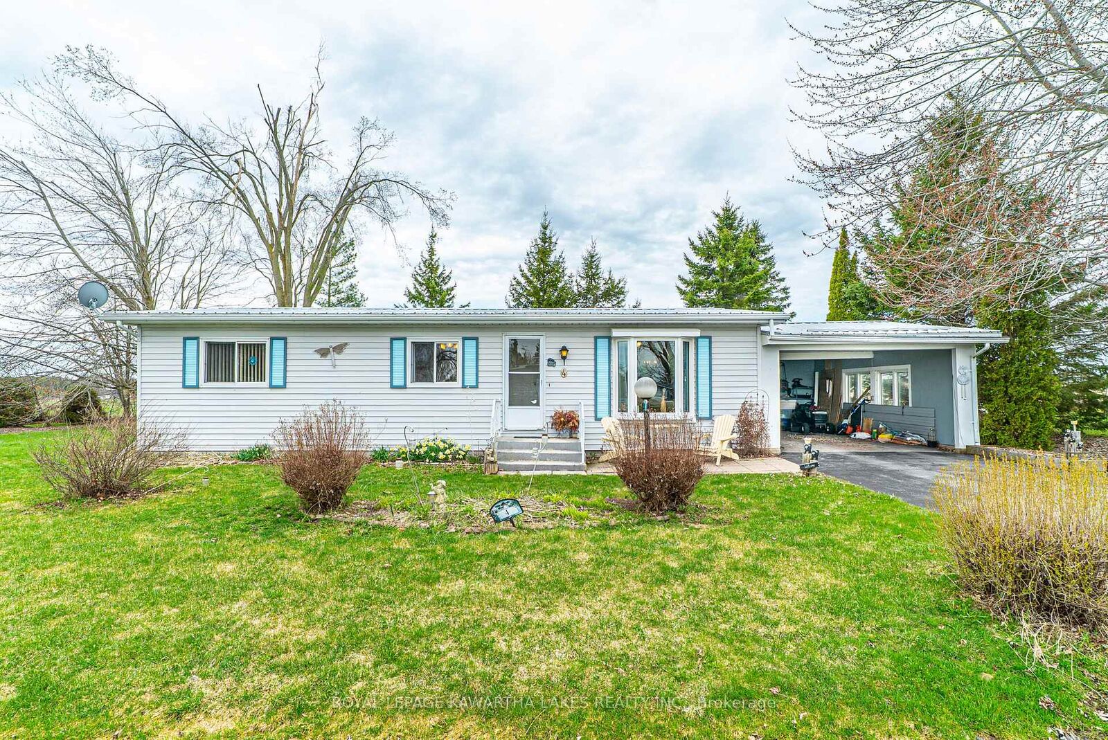 Property Photo: 4 Vista Drive ON K9V 4R1