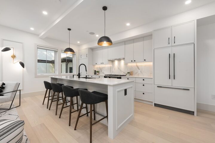 Property Photo: 375 E 33rd Avenue 1 BC V5V 2Z8