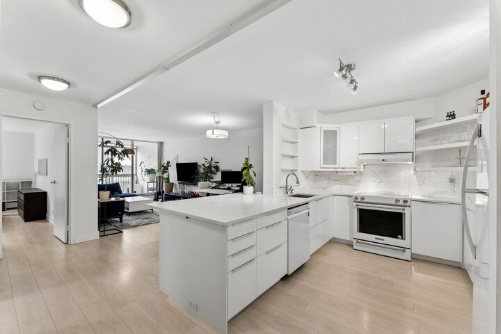 Property Photo: 2024 Fullerton Avenue 905 BC V7P 3G4