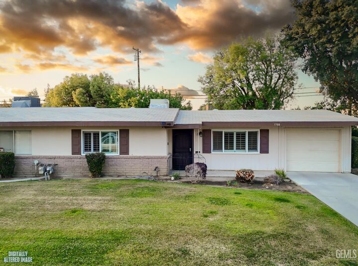 Property Photo:  5708 Indian Wells Avenue  CA 93309 