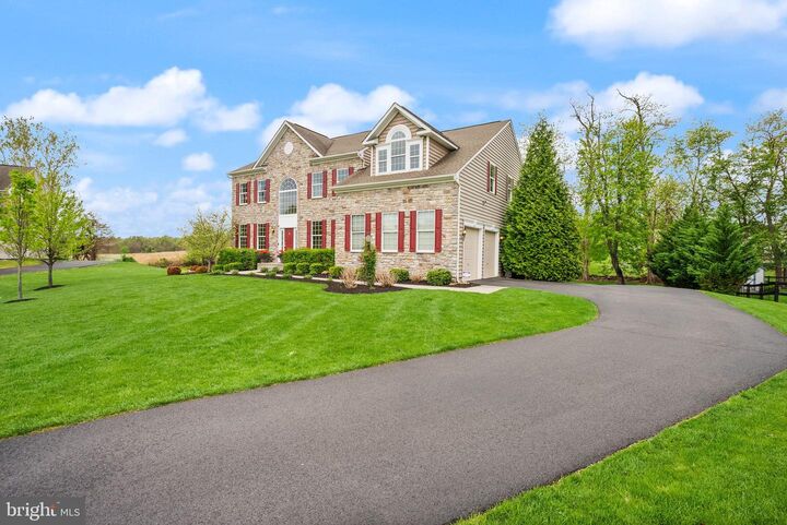 Property Photo:  14 Braeburn Court  VA 20141 