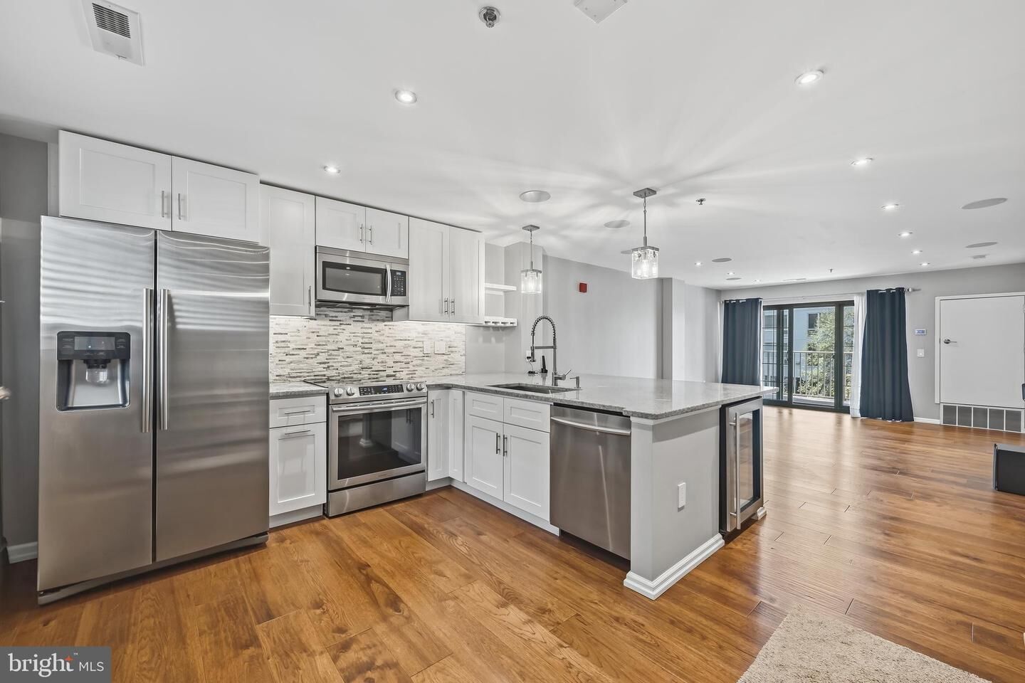 Property Photo:  2 Leverington Avenue 21  PA 19127 
