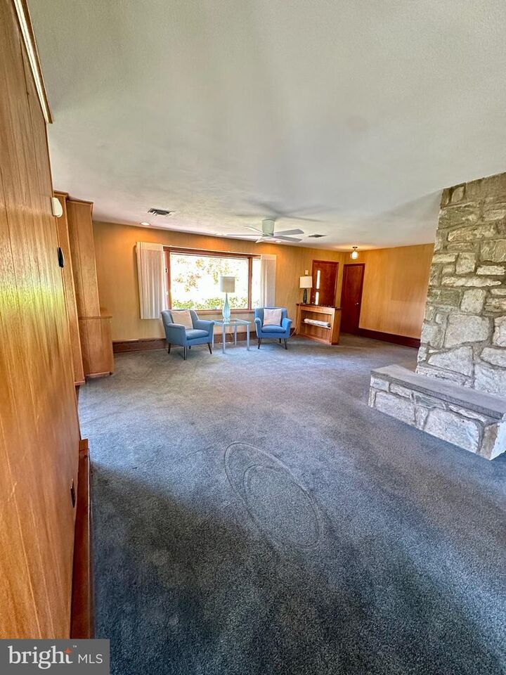 Property Photo:  29 Downing Circle  PA 19335 