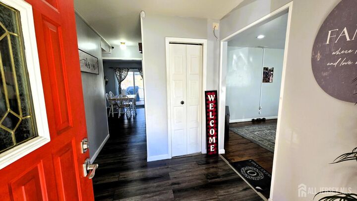 Property Photo:  7 Stradford Road  NJ 08859 