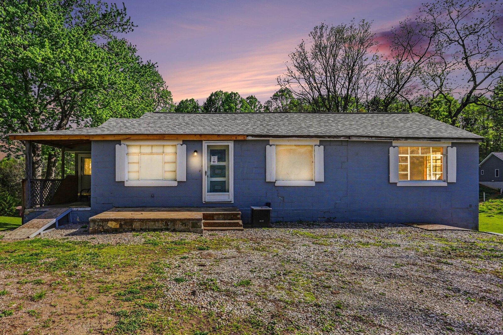 Property Photo: 985 Pump Station SE Road OH 43155