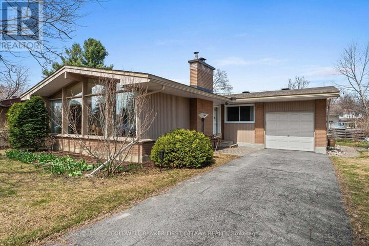 Photo de la propriété:  54 Evergreen Drive  ON K2H 6C9 