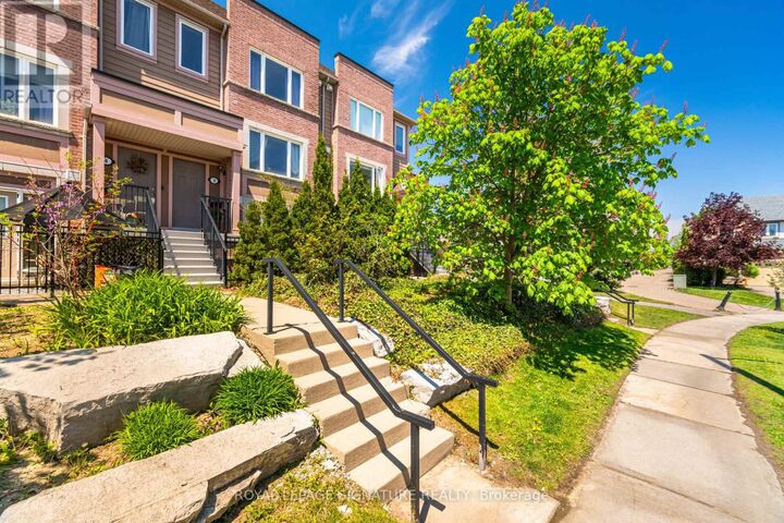 Property Photo:  4855 Half Moon Grove 3  ON L5M 8C7 