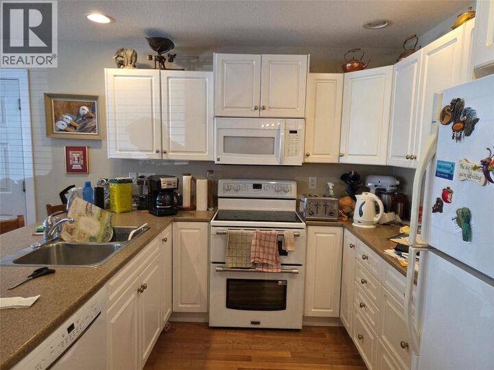 Property Photo: 601 9th Street 2 BC V0X 1N3