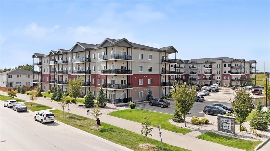 Property Photo:  50 Philip Lee Drive  MB R3W 0P7 