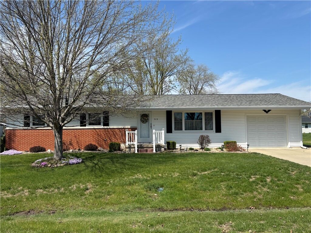 Property Photo:  713 E Meadows Street  IL 62411 