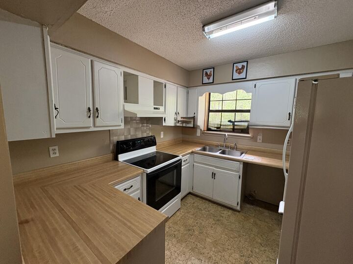 Property Photo:  1655 U.s. 90  FL 32531 