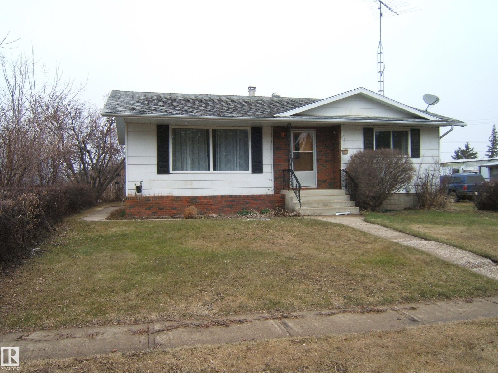 Property Photo: 5030 52 Avenue AB T0B 0C0