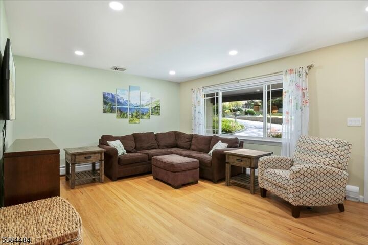 Property Photo:  15 Upper High Crest Dr  NJ 07480 