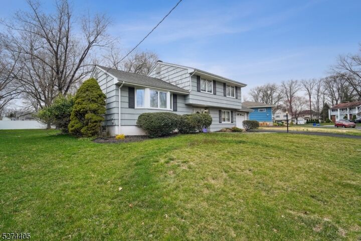 Property Photo:  92 Summit Ct  NJ 07090 