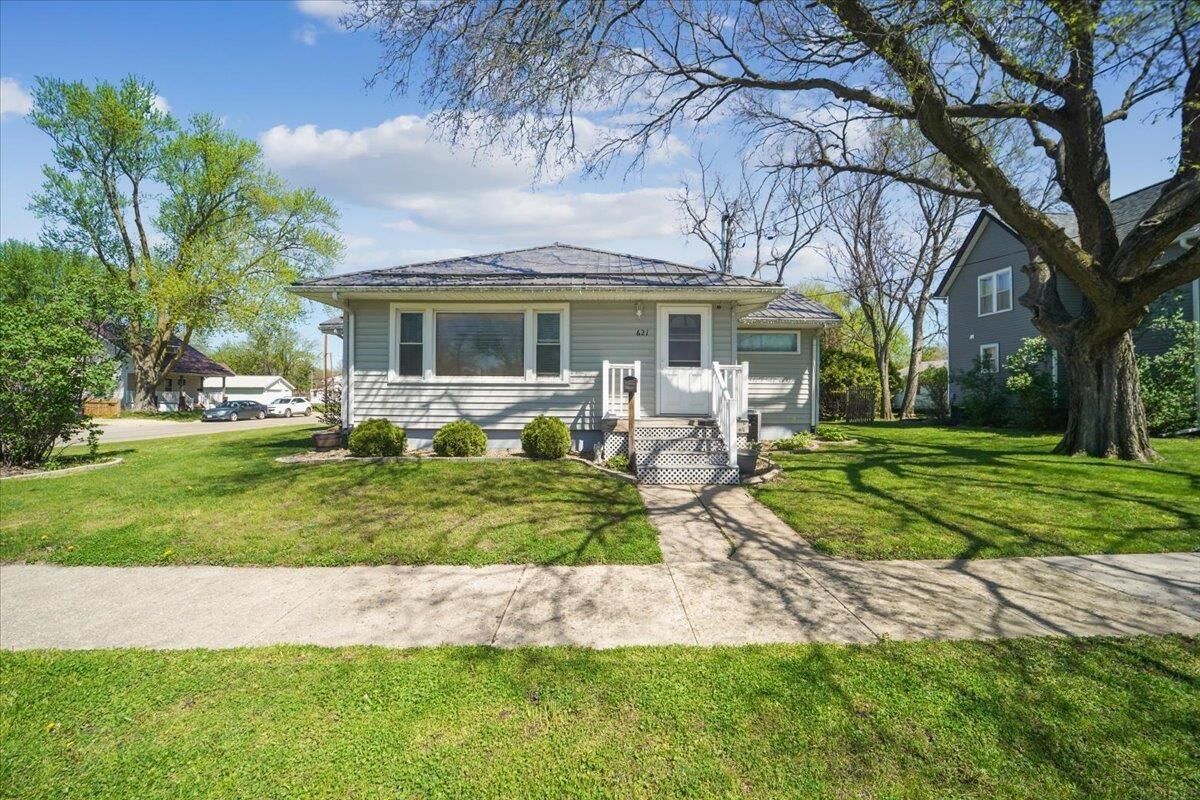 Property Photo:  621 W Charles  IA 50662 