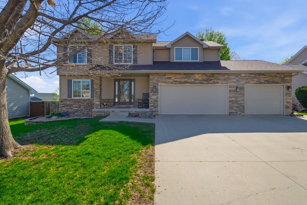 Property Photo:  1935 SE Prairie Creek Drive  IA 50263 