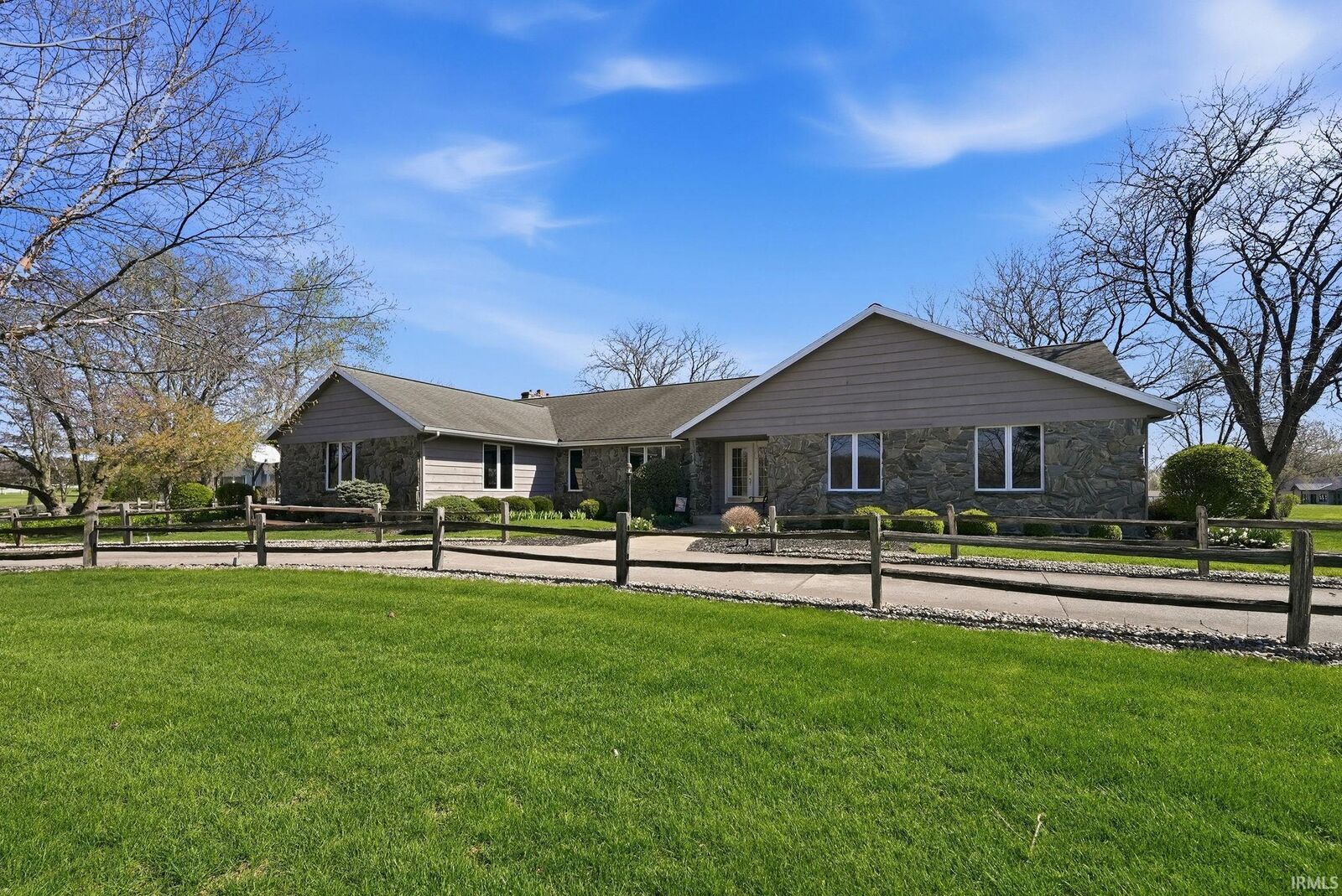 Property Photo:  1690 E 250 N  IN 46714-9232 