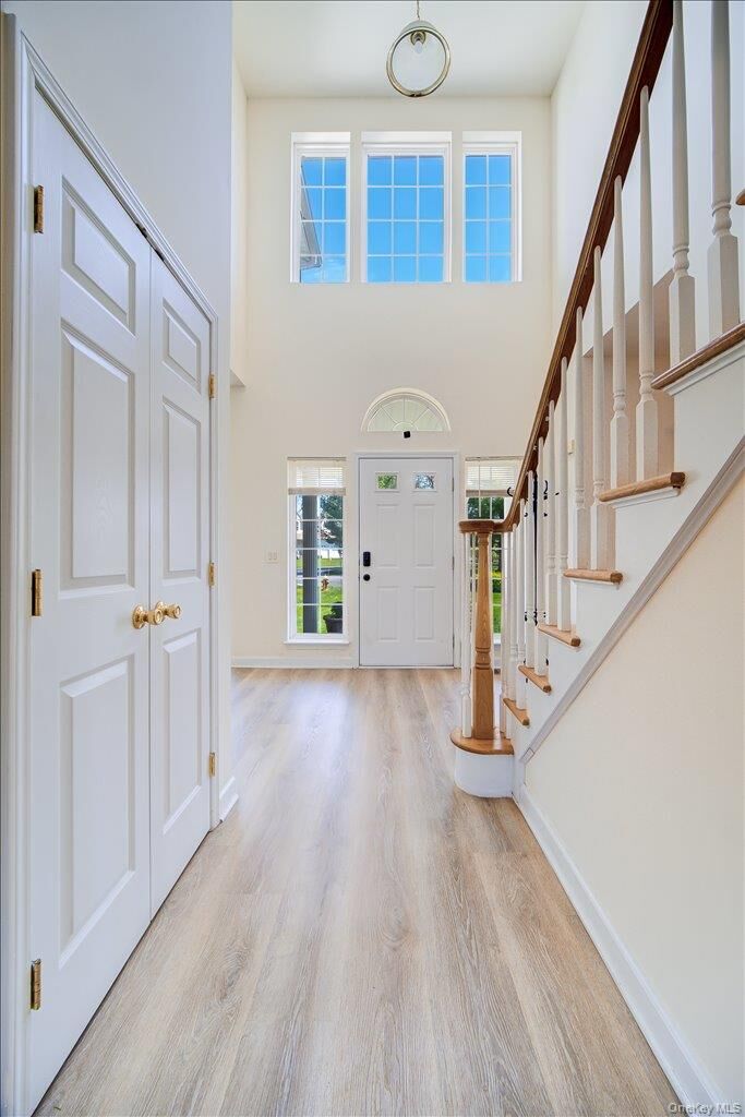 Property Photo:  21 Alder Way  NY 12590 