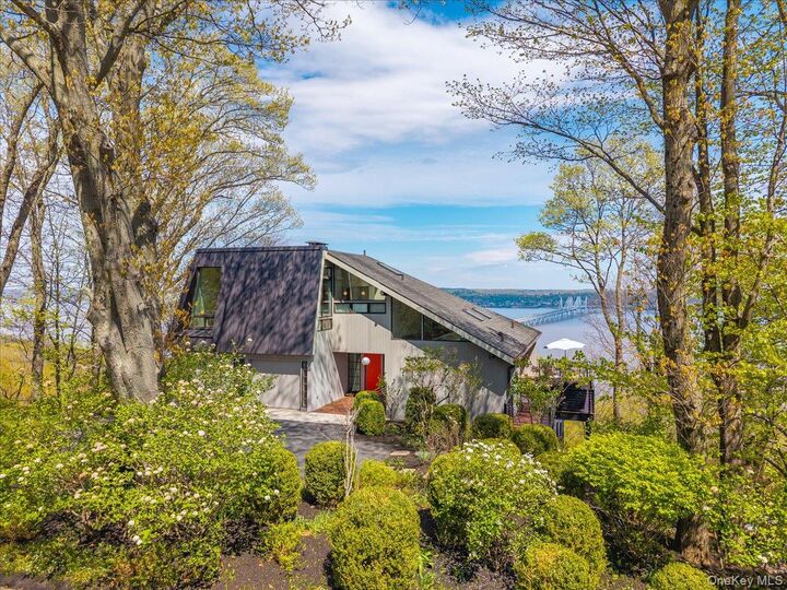 Property Photo:  33 Tweed Boulevard  NY 10960 