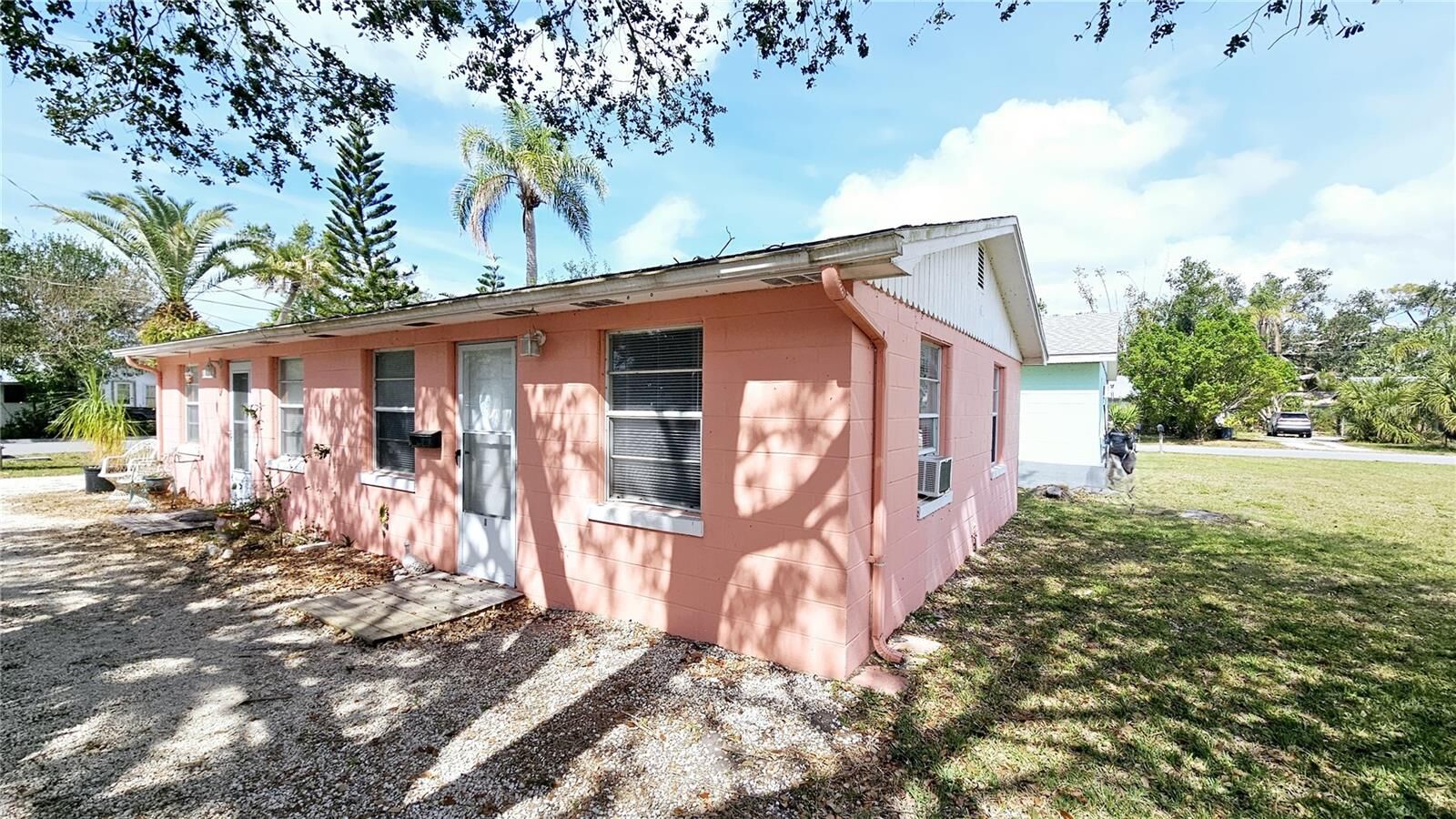 Property Photo:  19 N Mango Street B  FL 34223 