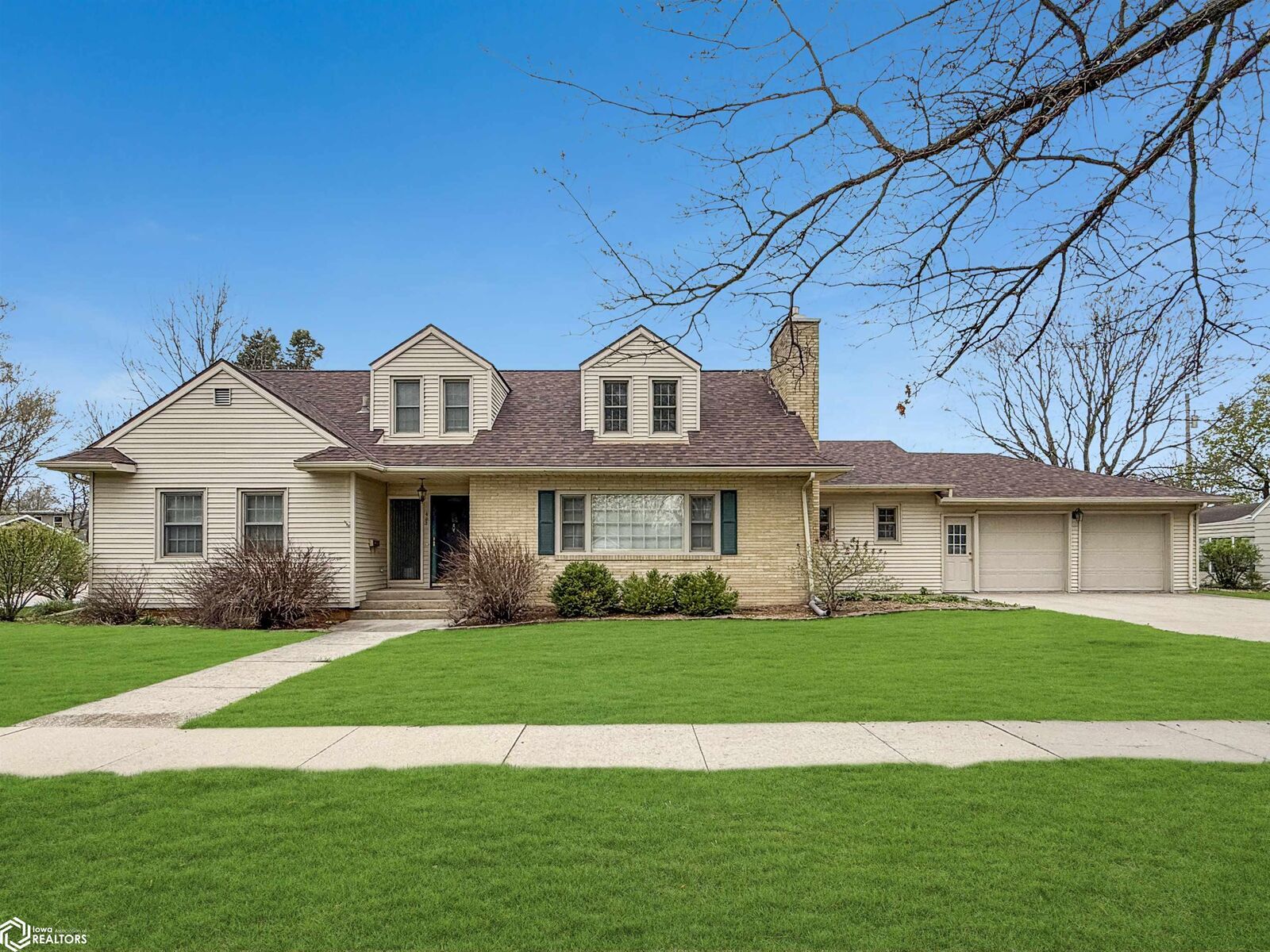 Property Photo:  403 Jason Avenue  IA 50126 
