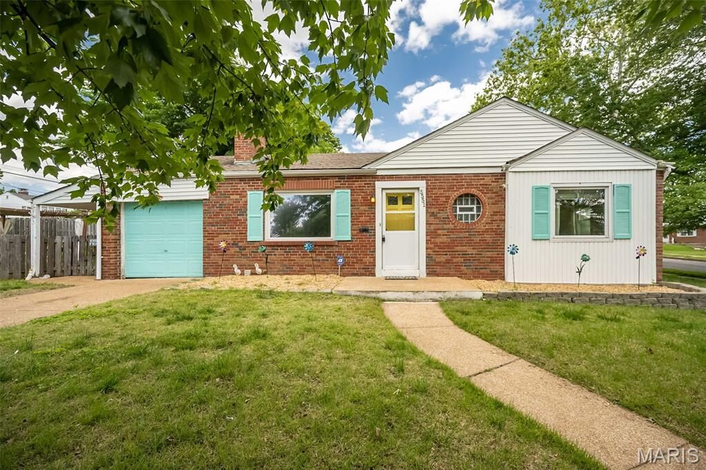 Property Photo:  5551 Sutherland Avenue  MO 63109 