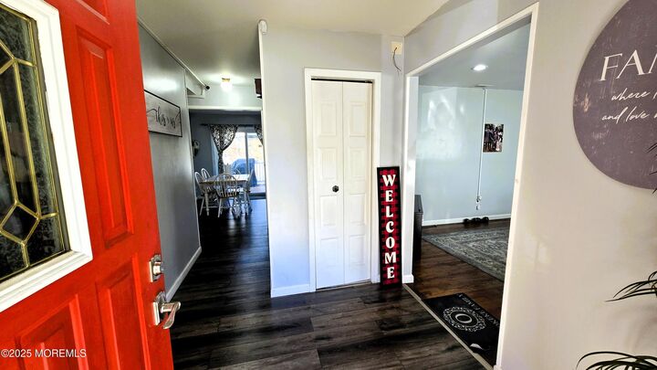 Property Photo:  7 Stradford Road  NJ 08859 