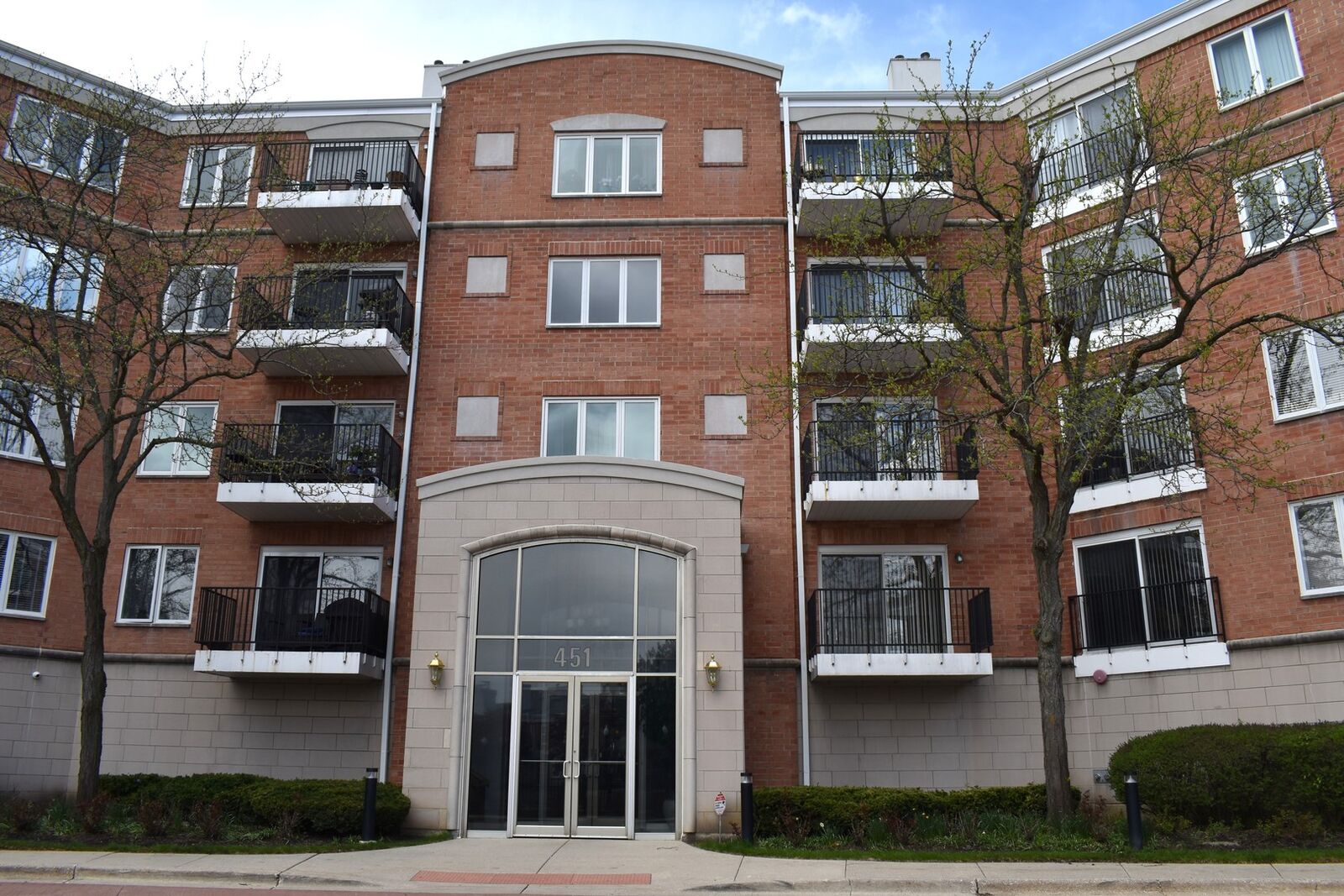 Property Photo:  451 Town Place Circle 307  IL 60089 