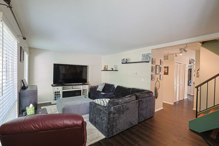 Property Photo:  