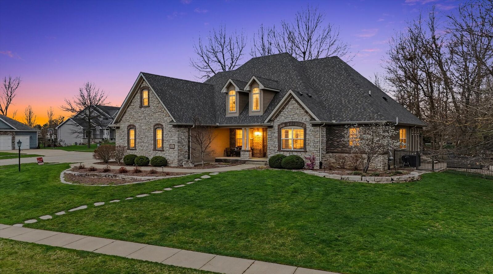 Property Photo:  1505 Cottonwood Court  IL 61853 