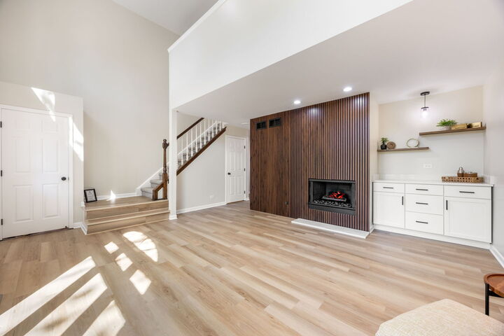 Property Photo:  4916 Main Street 2  IL 60532 