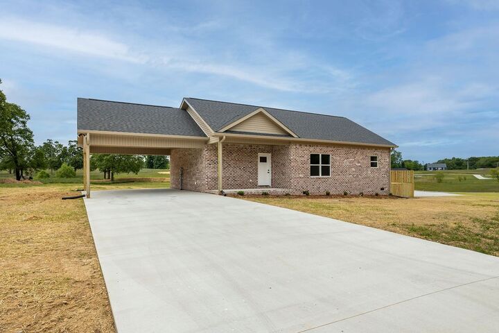 Property Photo:  1116 Baker Ln  TN 38464 