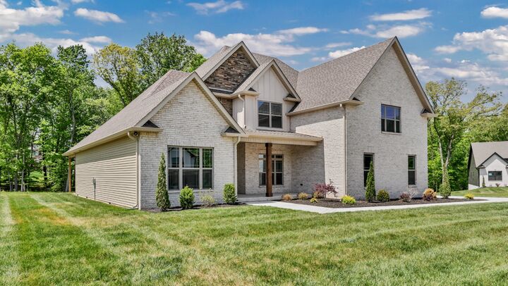 Property Photo:  412 N Starwood Ct  TN 37042 