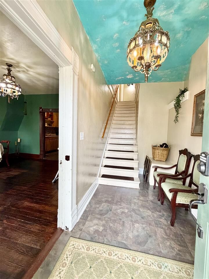 Property Photo:  205 E Aspen Ave  OK 73766 