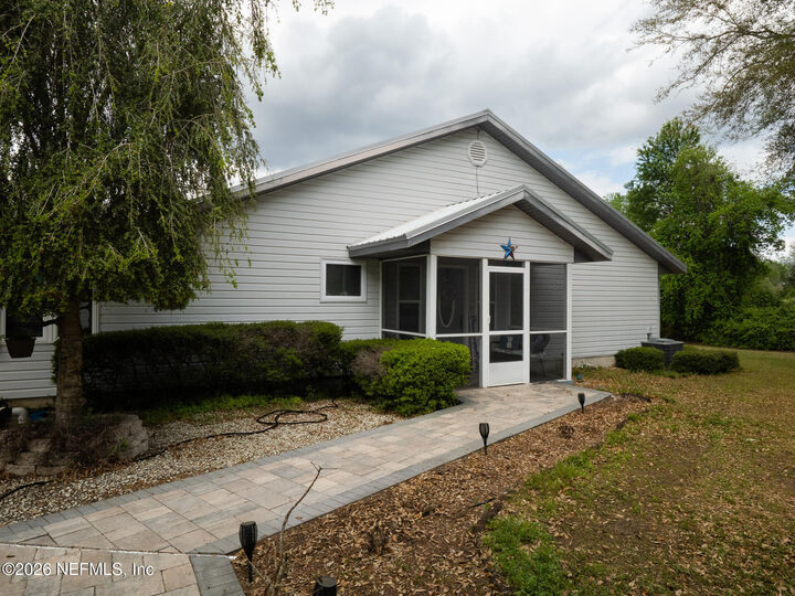 Property Photo:  5119 Heskett Lane  FL 32656 