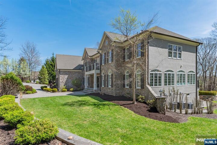 Property Photo:  3 Quarterhorse  NJ 07871 