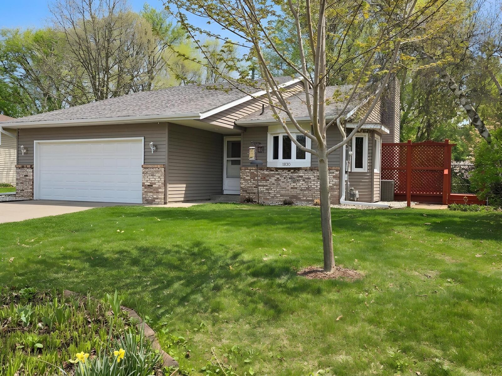 Property Photo:  1830 Walnut Lane  MN 55122 