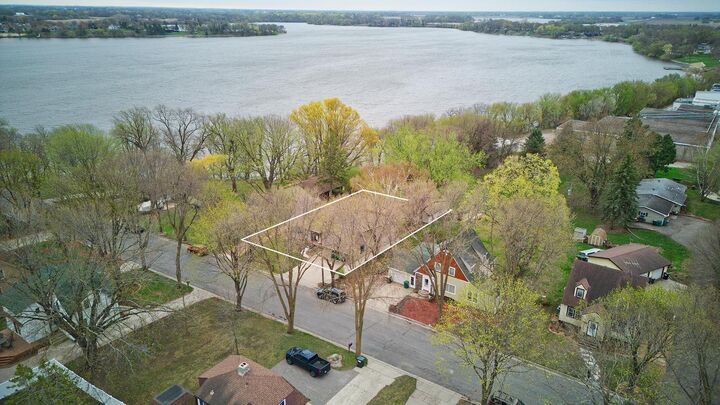 Property Photo:  115 Lake Avenue E  MN 55395 